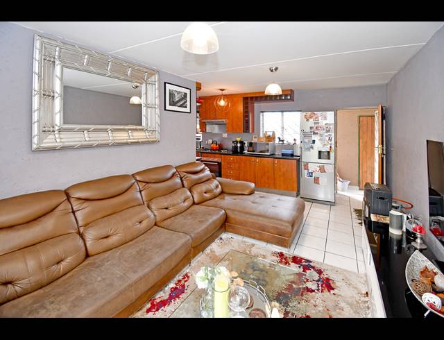2 BEDROOM APARTMENT FOR SALE IN BRAMLEY VIEW